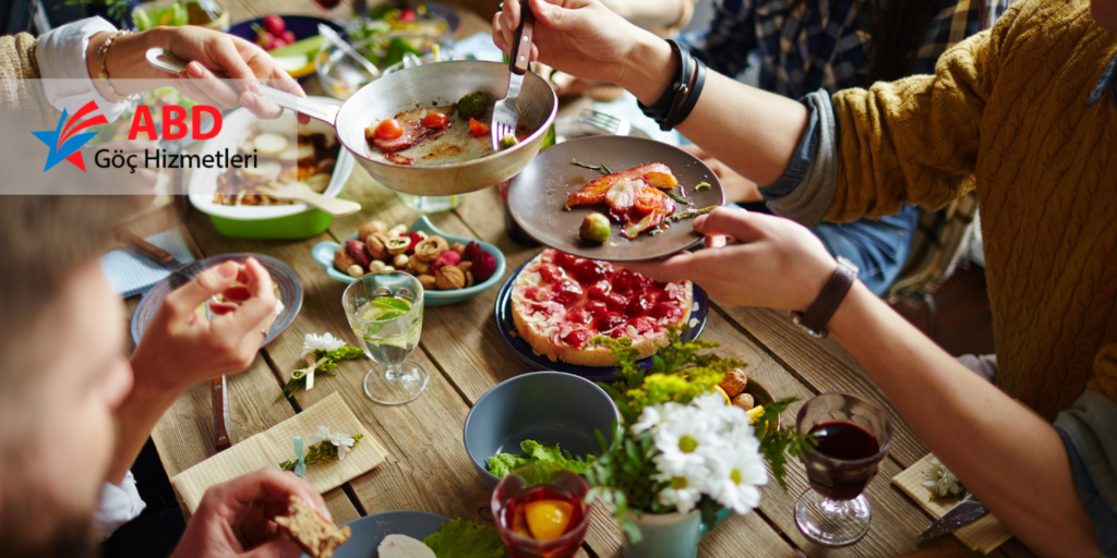 ABD Göç Hizmetleri - thanks giving with family